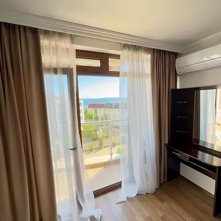 An With Sea View And The Balcony Bŭnzarito