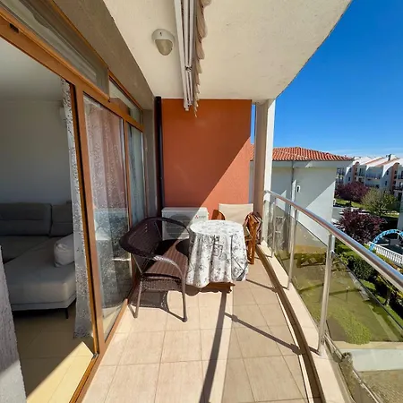 An With Sea View And The Balcony דירה Bŭnzarito